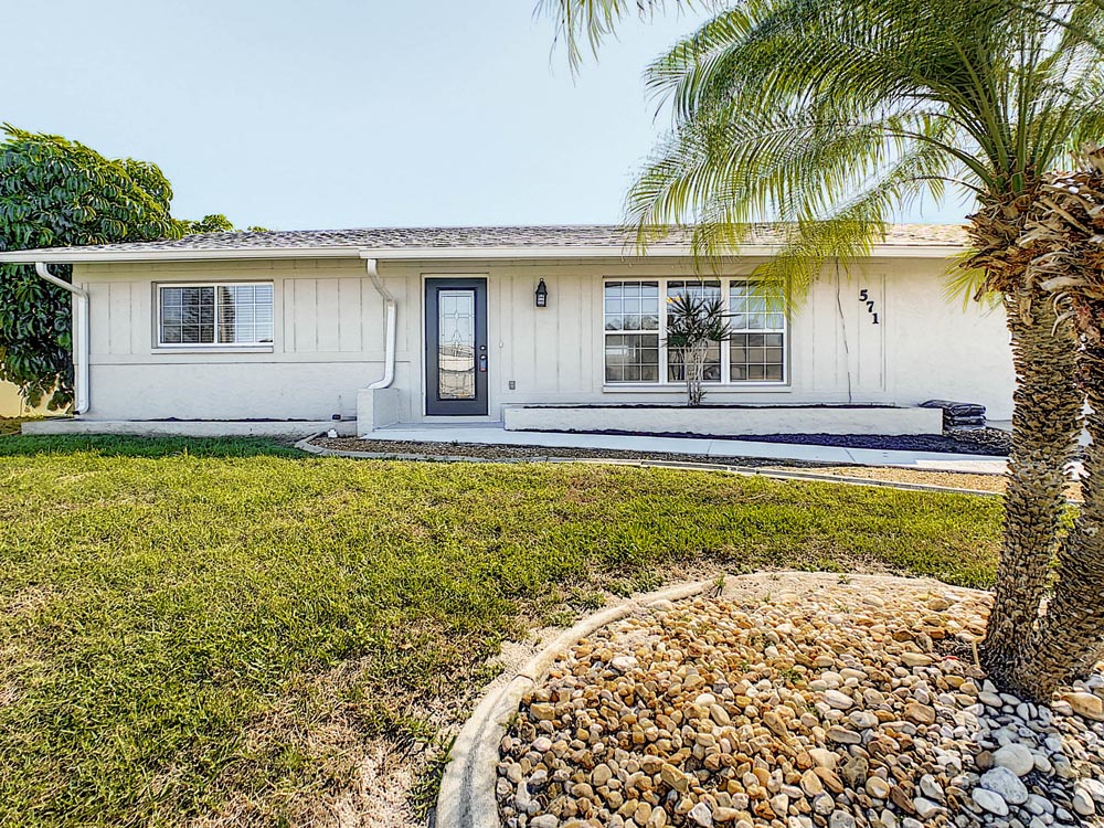 571 Lincoln Ave NW, Port Charlotte, FL 33952