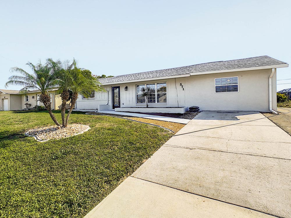 571 Lincoln Ave NW, Port Charlotte, FL 33952