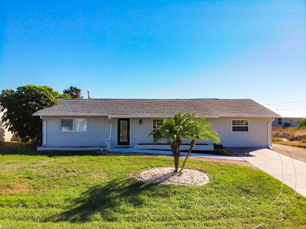 571 Lincoln Ave NW, Port Charlotte, FL 33952