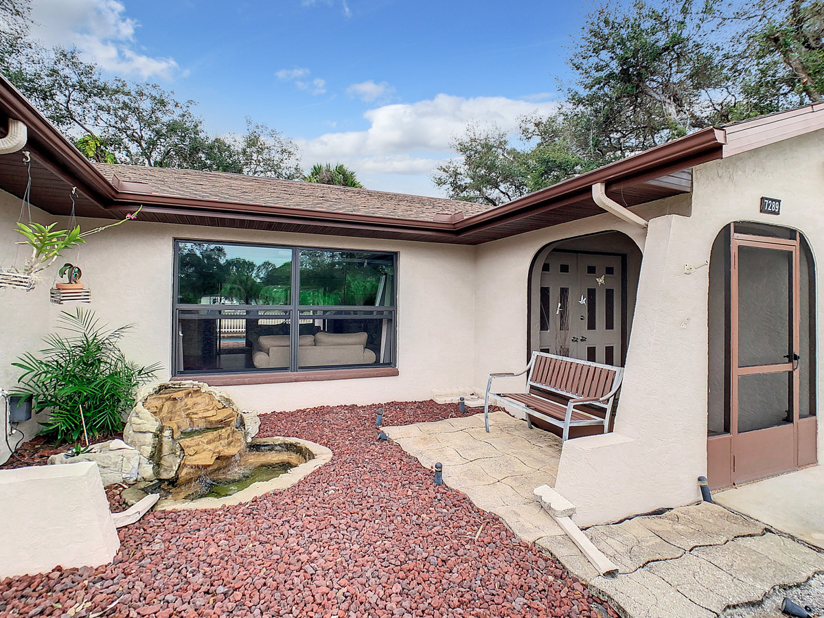 7289 Van Lake Dr, Englewood, FL 34224