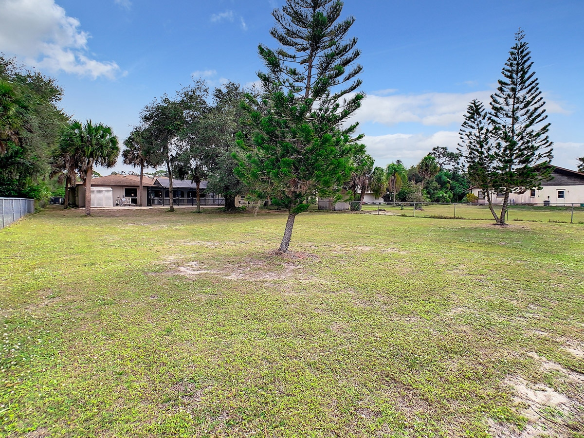 7289 Van Lake Dr, Englewood, FL 34224
