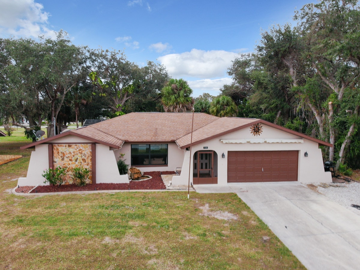 7289 Van Lake Dr, Englewood, FL 34224