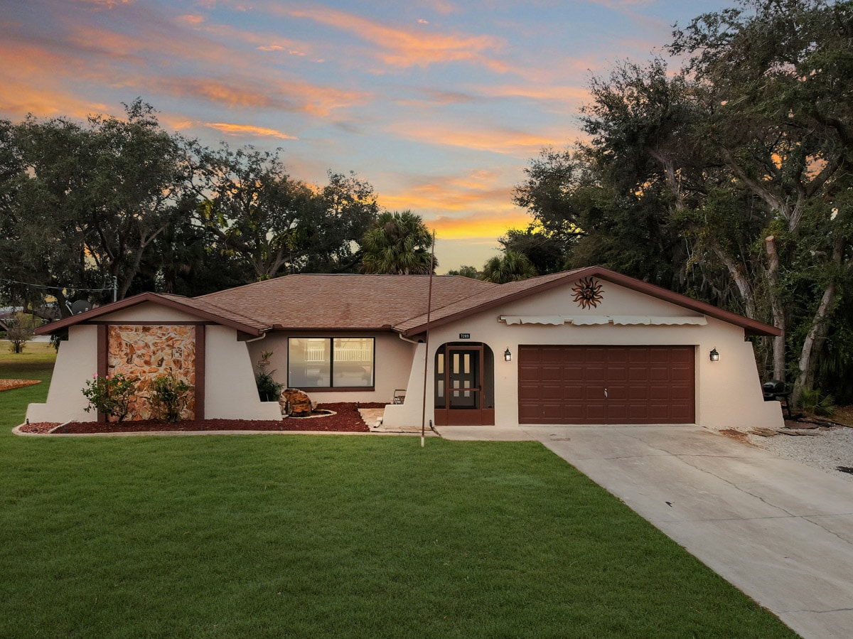 7289 Van Lake Dr, Englewood, FL 34224