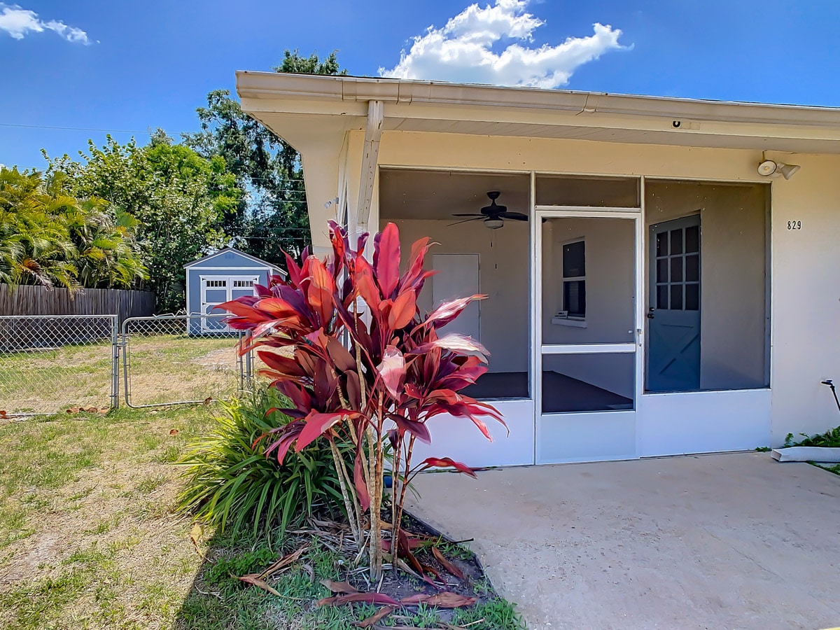 829 E 4th St Englewood, FL 34223