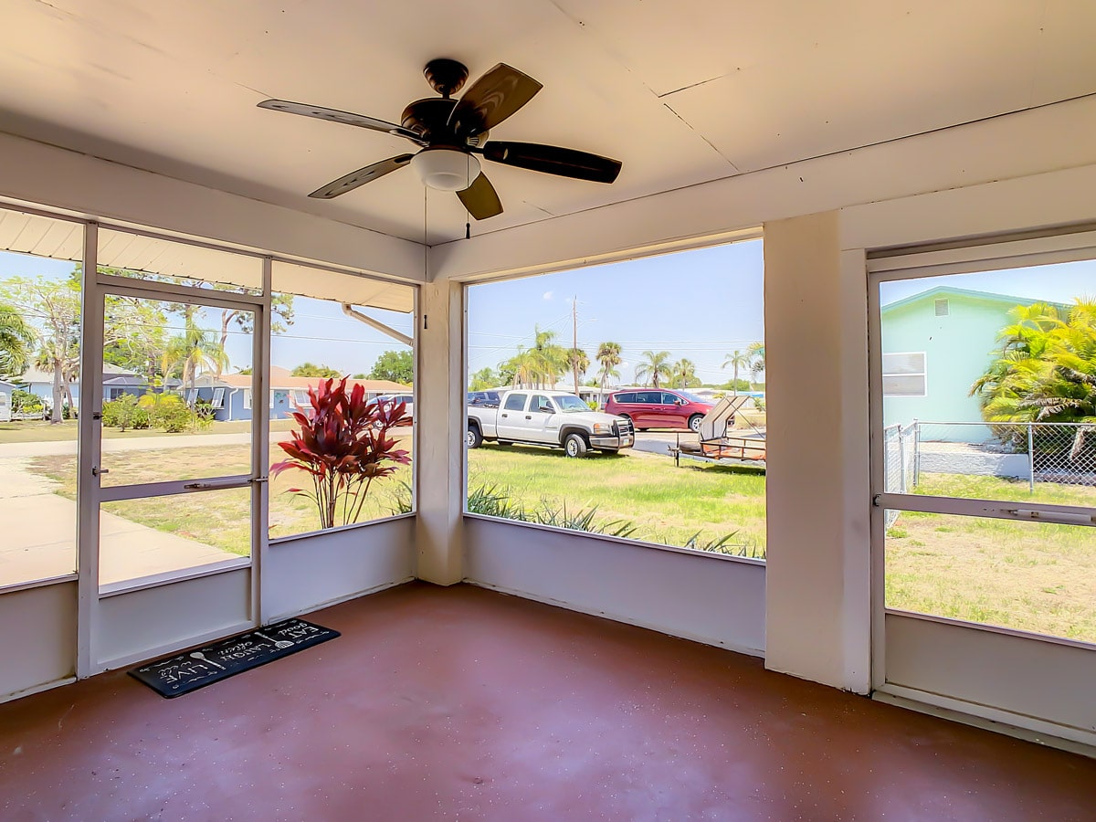829 E 4th St Englewood, FL 34223