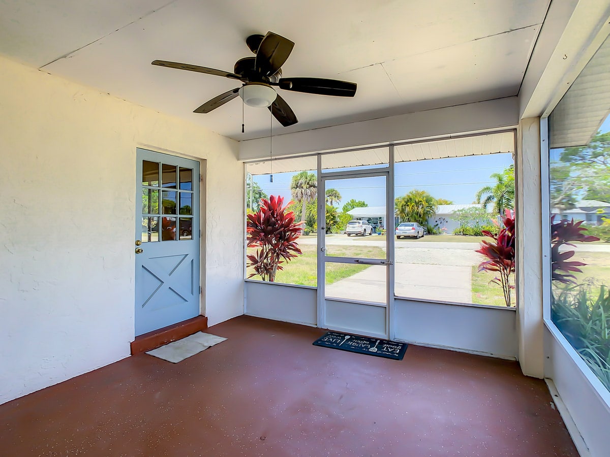 829 E 4th St Englewood, FL 34223