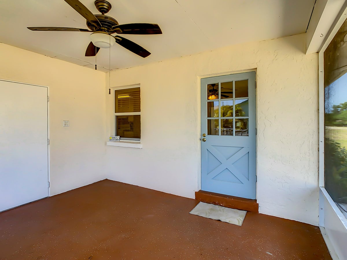 829 E 4th St Englewood, FL 34223