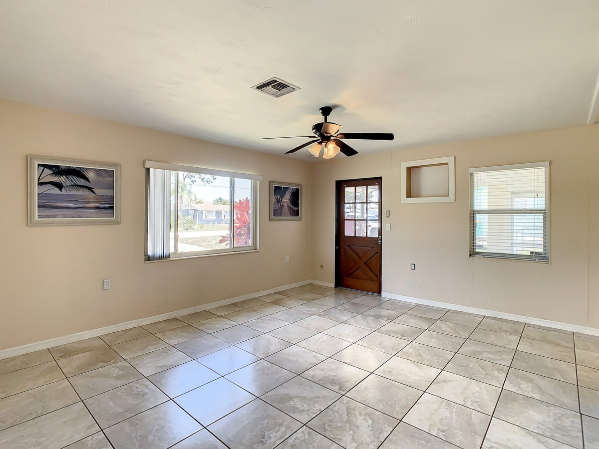 829 E 4th St Englewood, FL 34223