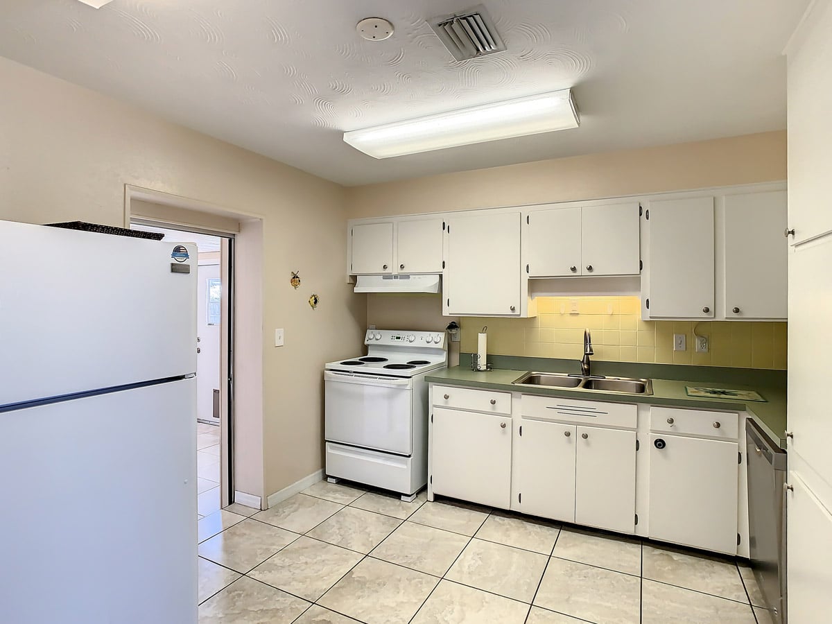 829 E 4th St Englewood, FL 34223