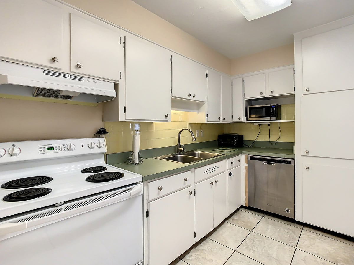 829 E 4th St Englewood, FL 34223