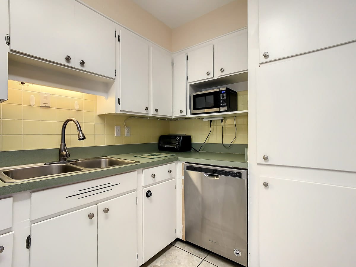 829 E 4th St Englewood, FL 34223