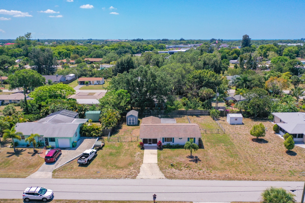 829 E 4th St Englewood, FL 34223