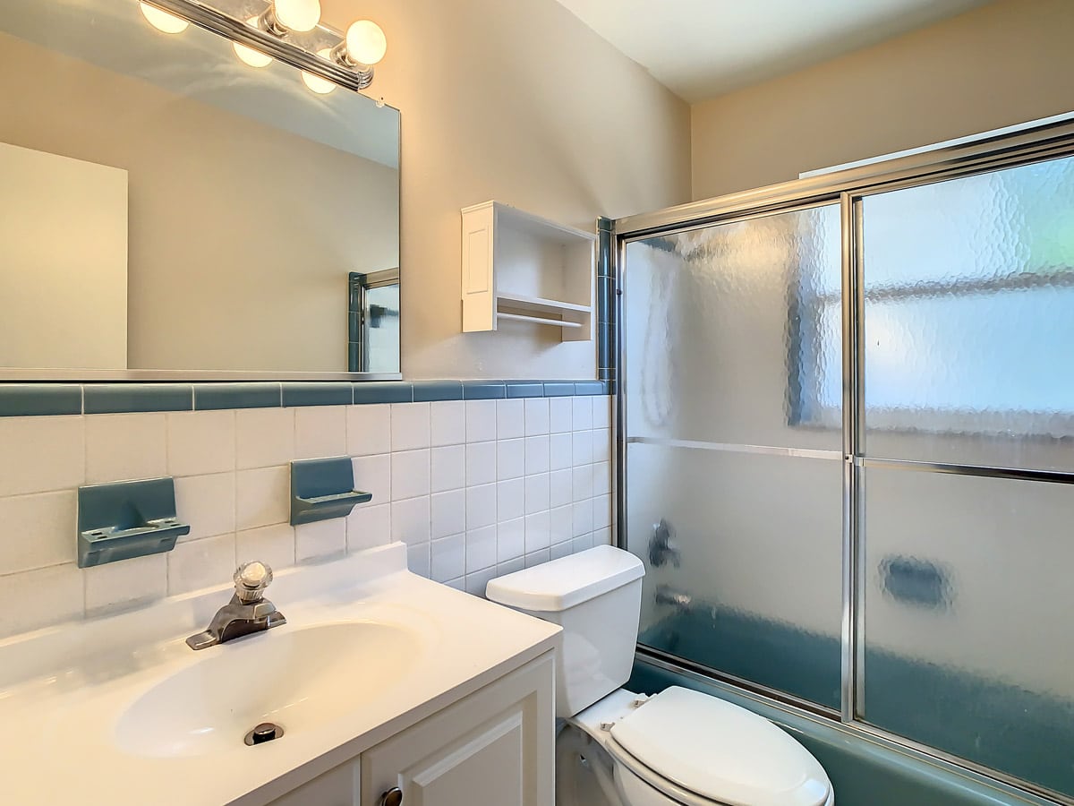 829 E 4th St Englewood, FL 34223