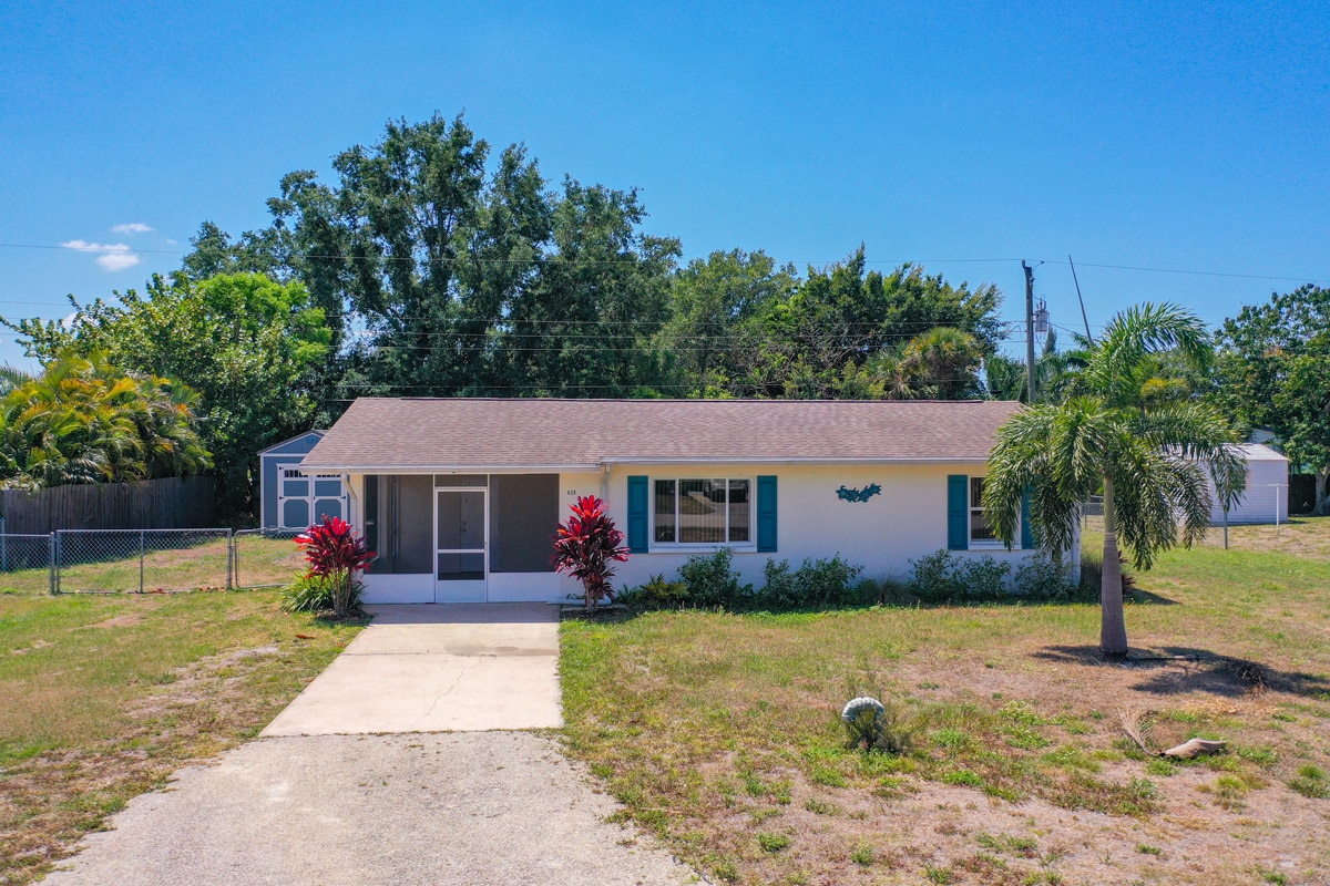 829 E 4th St Englewood, FL 34223