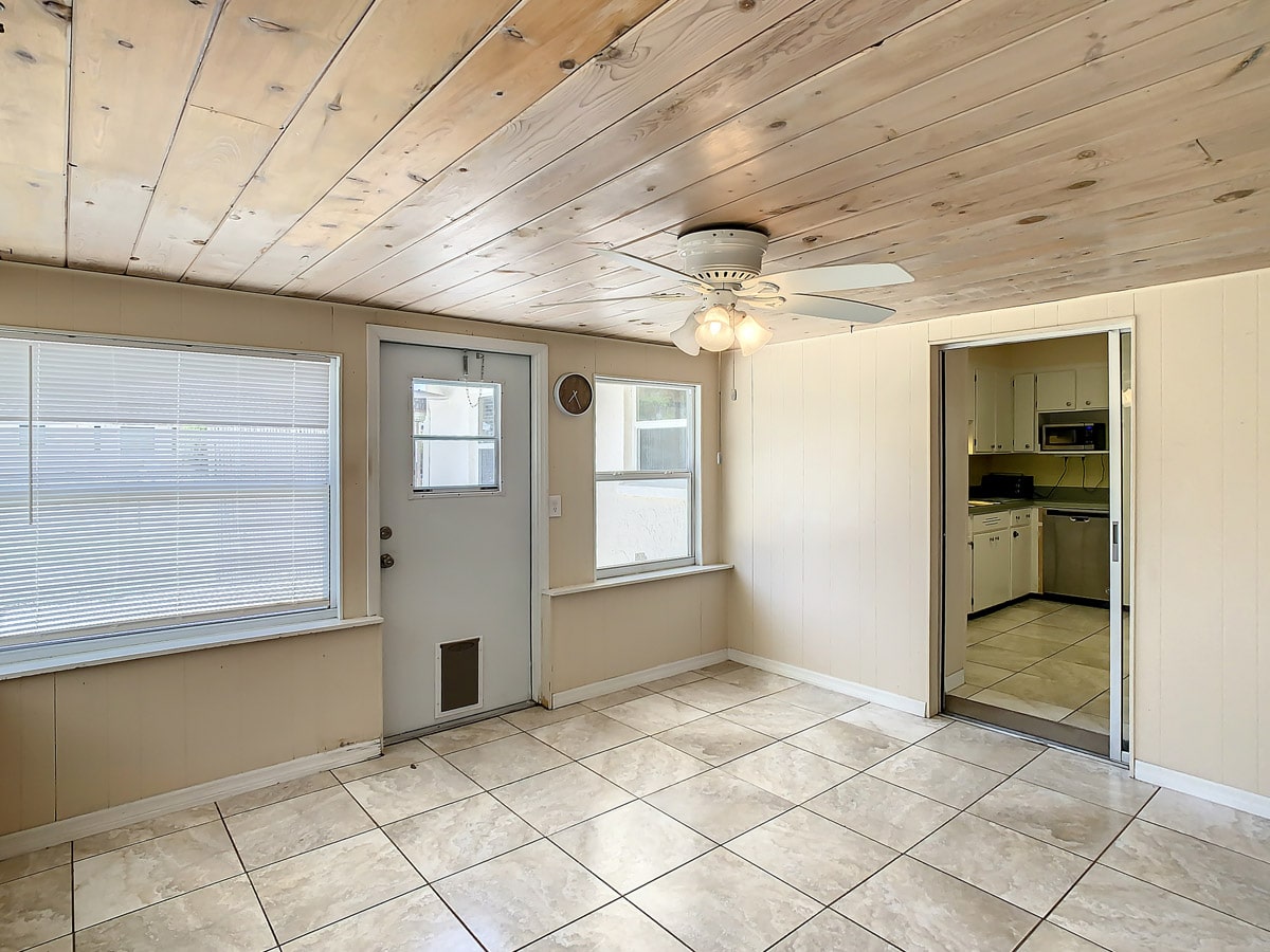 829 E 4th St Englewood, FL 34223