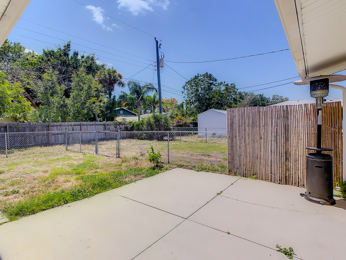 829 E 4th St Englewood, FL 34223