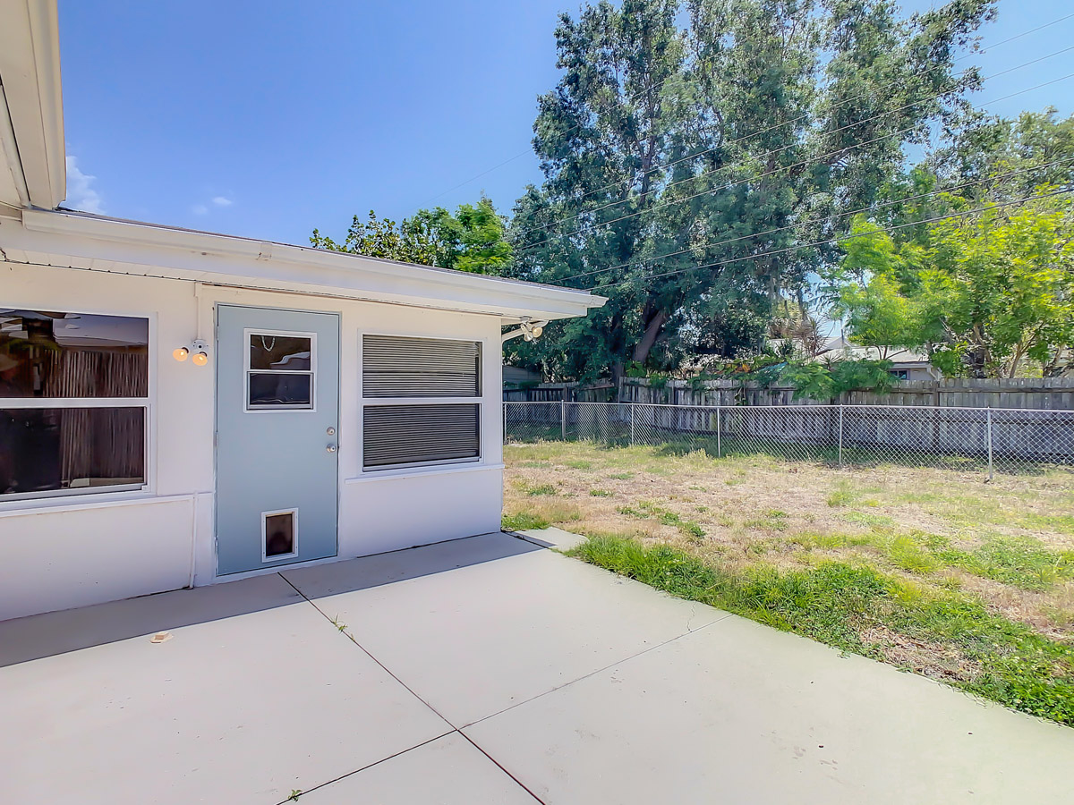 829 E 4th St Englewood, FL 34223
