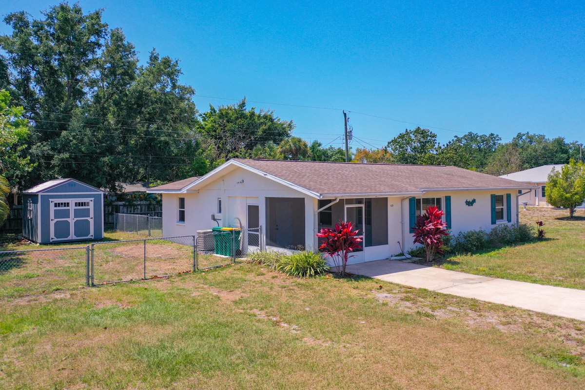 829 E 4th St Englewood, FL 34223