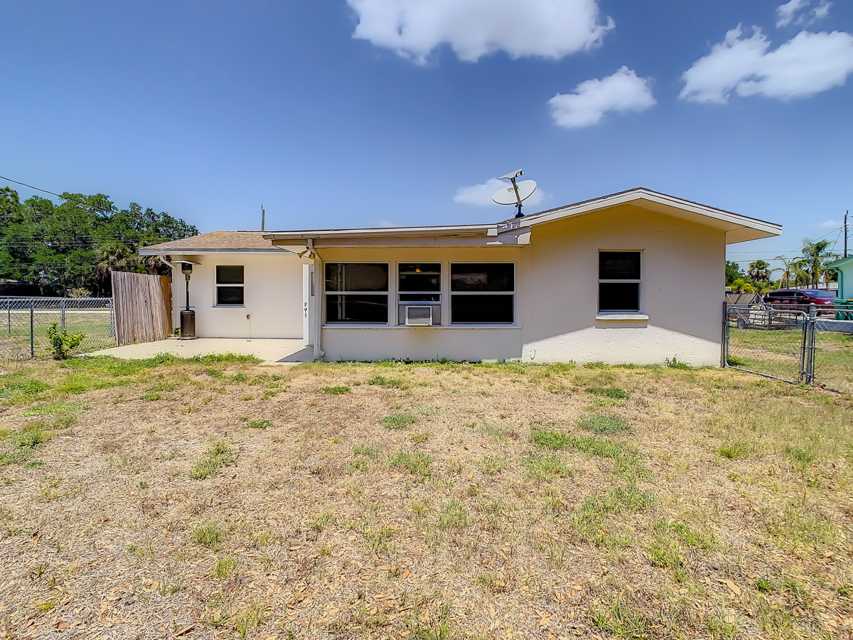 829 E 4th St Englewood, FL 34223