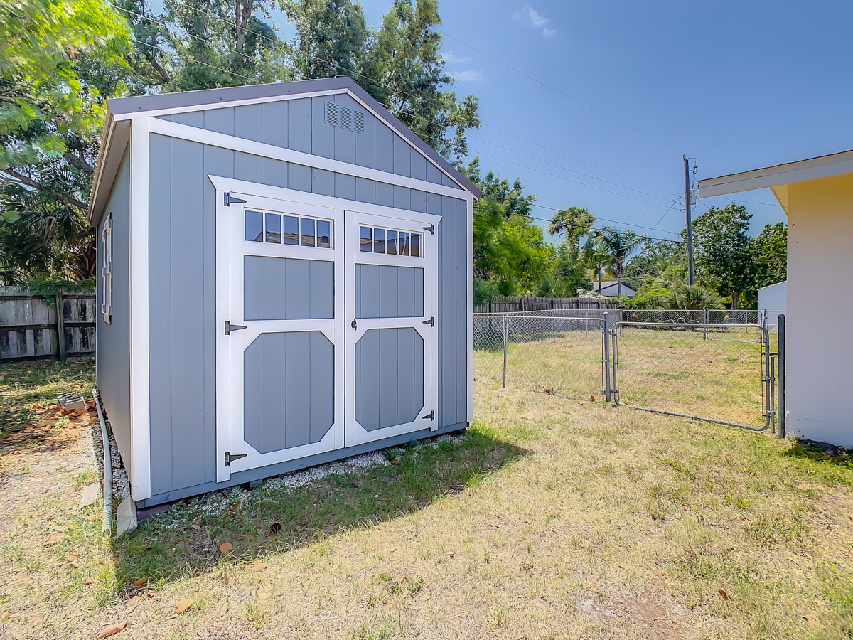 829 E 4th St Englewood, FL 34223