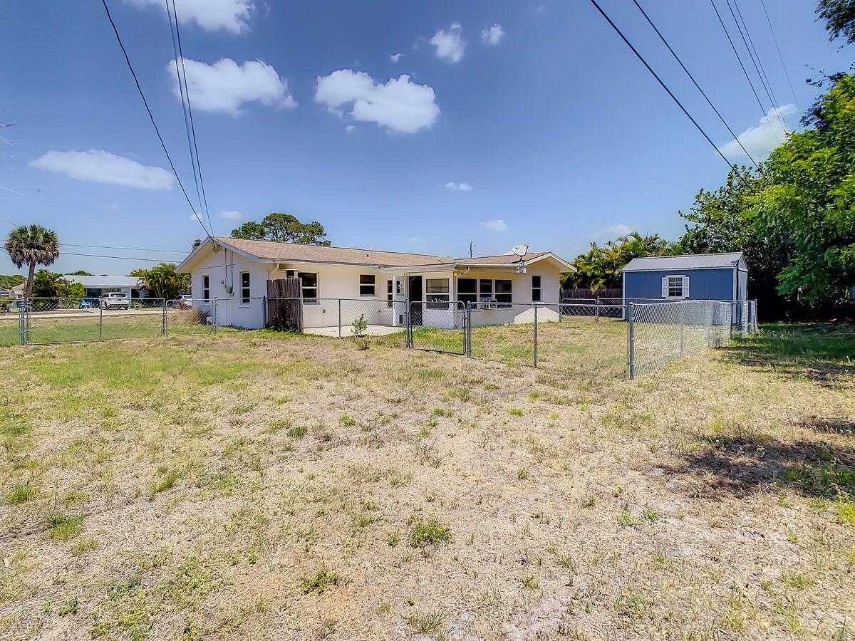 829 E 4th St Englewood, FL 34223