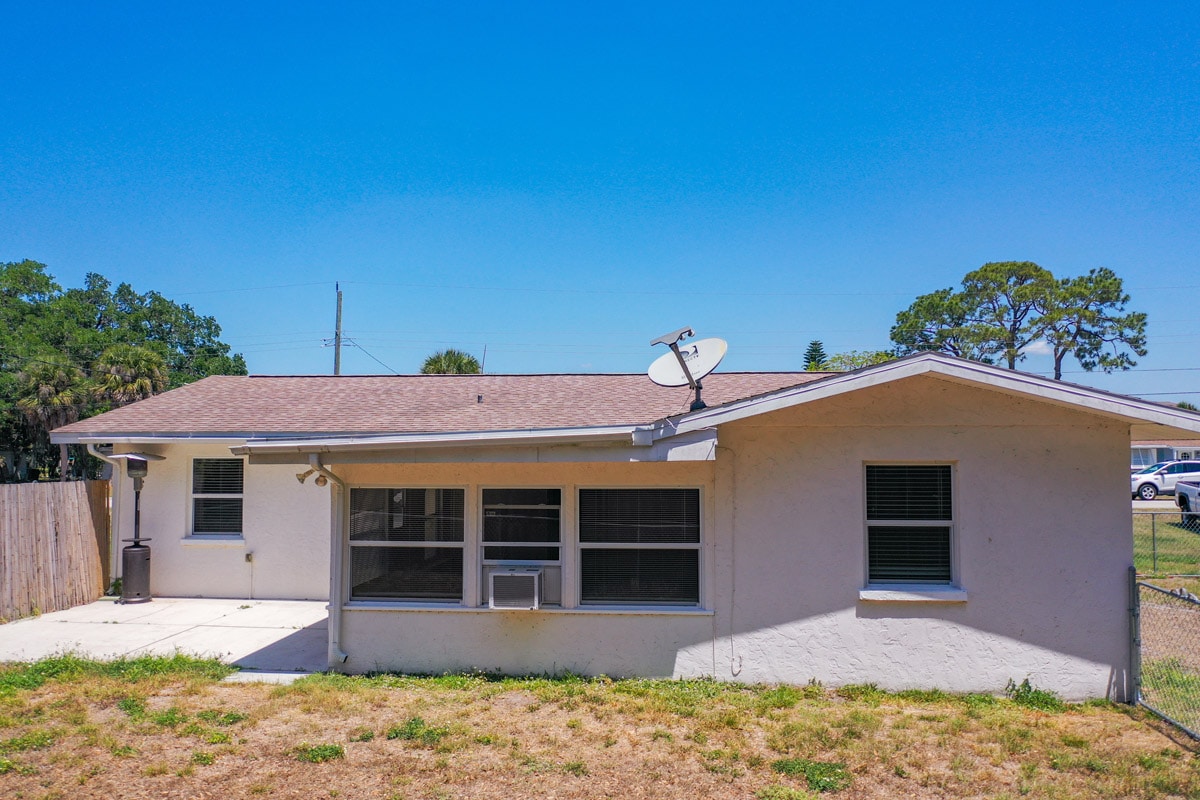 829 E 4th St Englewood, FL 34223