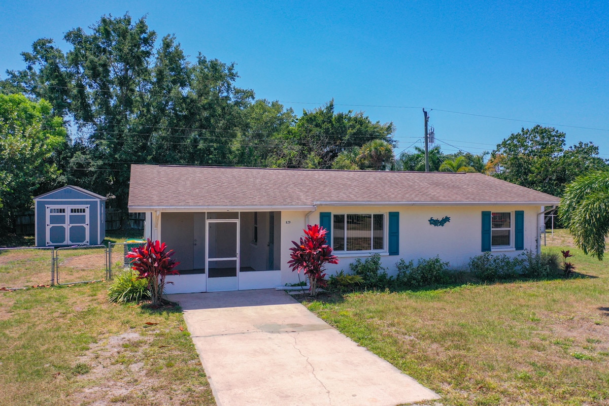829 E 4th St Englewood, FL 34223