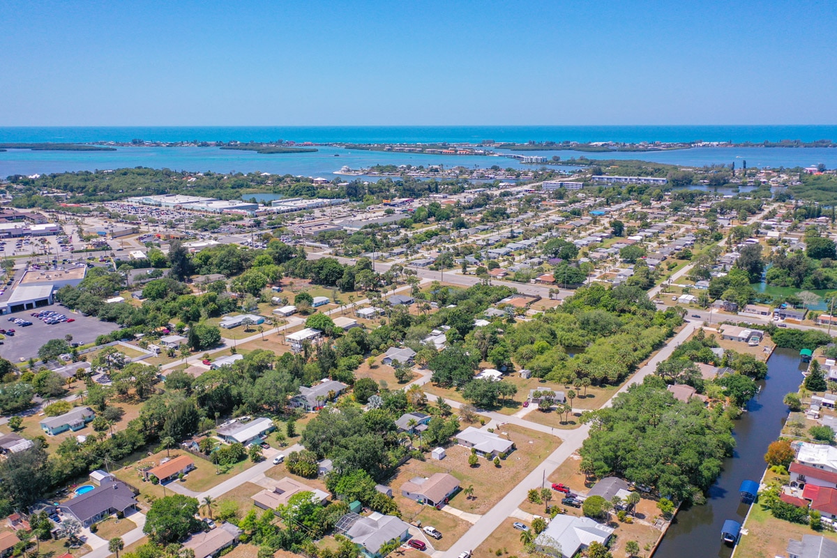 829 E 4th St Englewood, FL 34223