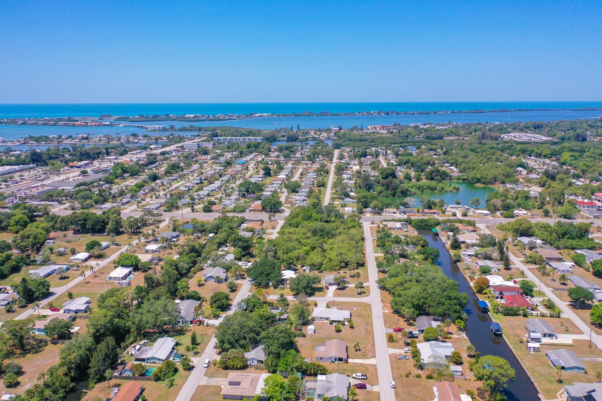 829 E 4th St Englewood, FL 34223