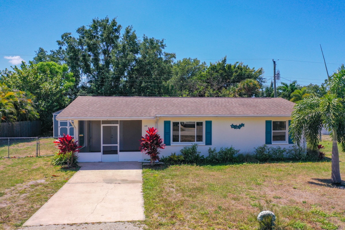 829 E 4th St Englewood, FL 34223