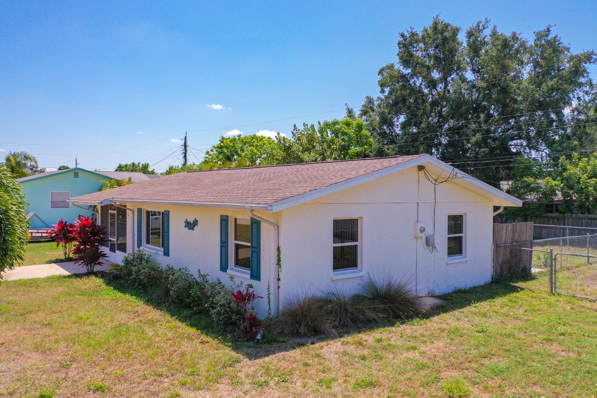 829 E 4th St Englewood, FL 34223