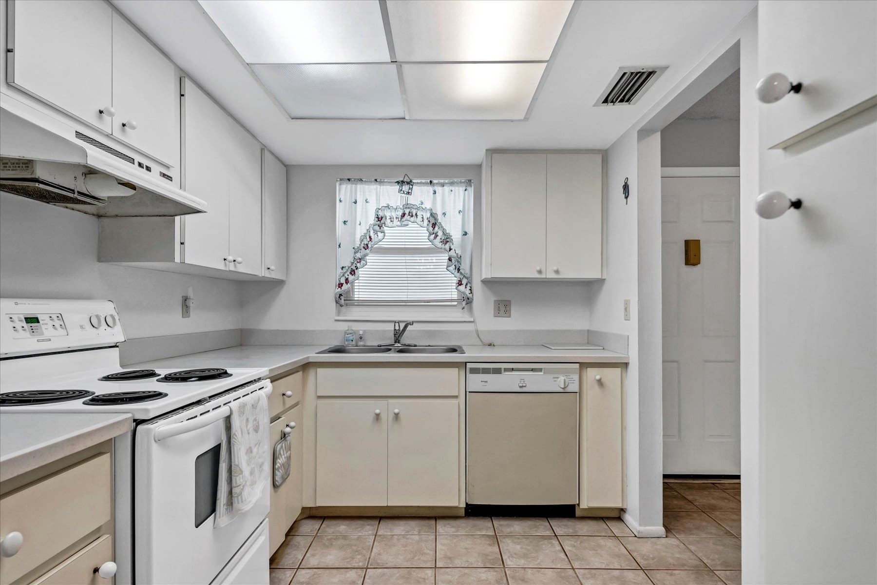 527 Parkdale Mews Venice, FL 34285